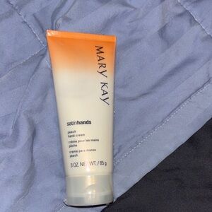 Mary Kay Satin Hands Peach Cream